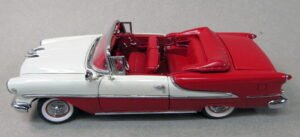 Welly 1955 Oldsmobile Super 88 1:24 Diecast Model Araba