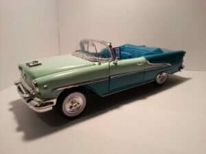 Welly 1955 Oldsmobile Super 88 1:24 Diecast Model Araba