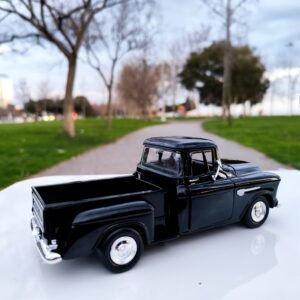 Motormax 1:24 1955 Chevy 5100 Stepside Diecast Model Araba
