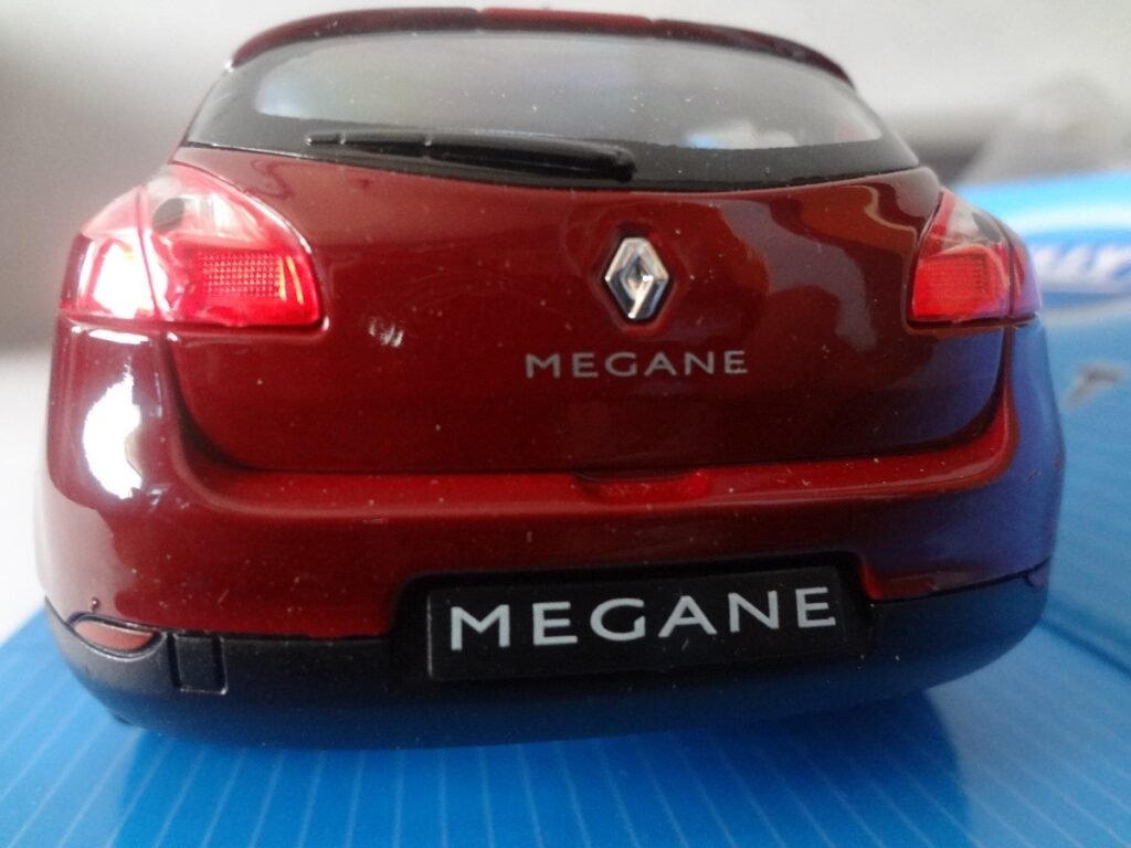 2009 Renault Megane 1:24 ölçek Welly diecast metal model araba