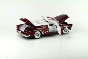 Motormax 1:18 1953 Buick Skylark Diecast Model Araba