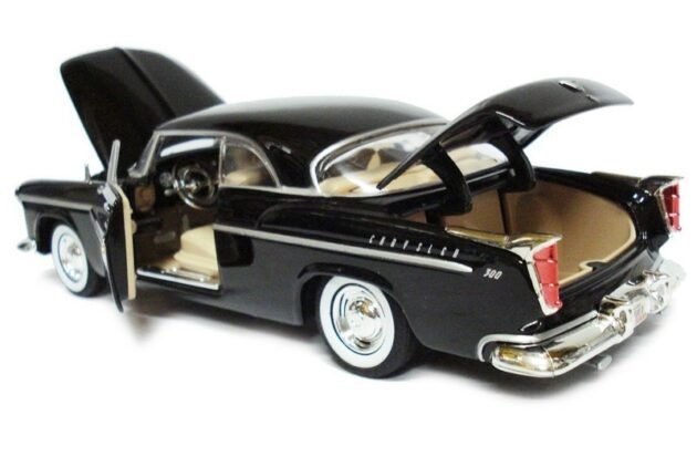 Motormax 1955 Chrysler C300 1:24 diecast model araba