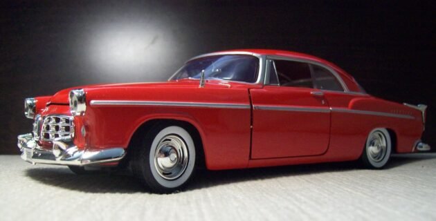 Motormax 1955 Chrysler C300 1:24 diecast model araba