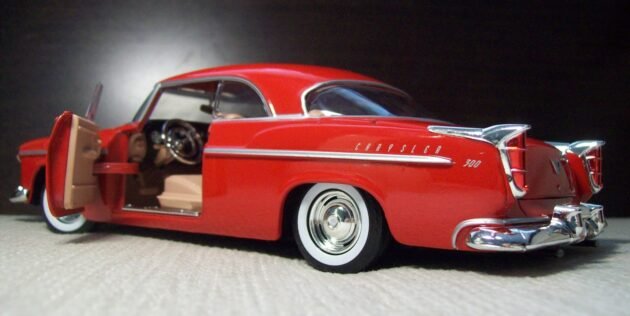 Motormax 1955 Chrysler C300 1:24 diecast model araba