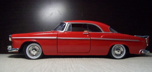 Motormax 1955 Chrysler C300 1:24 diecast model araba