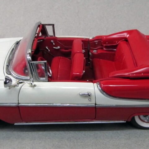 Welly 1955 Oldsmobile Super 88 1:24 Diecast Model Araba