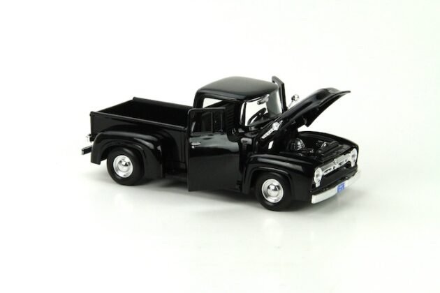 Motormax 1:24 1956 Ford F-100 Pickup Diecast Model Araba
