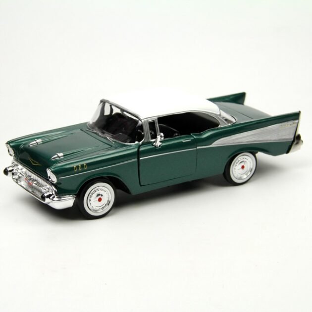 Motormax 1957 Chevrolet Chevy Bel Air 1:24 diecast model araba
