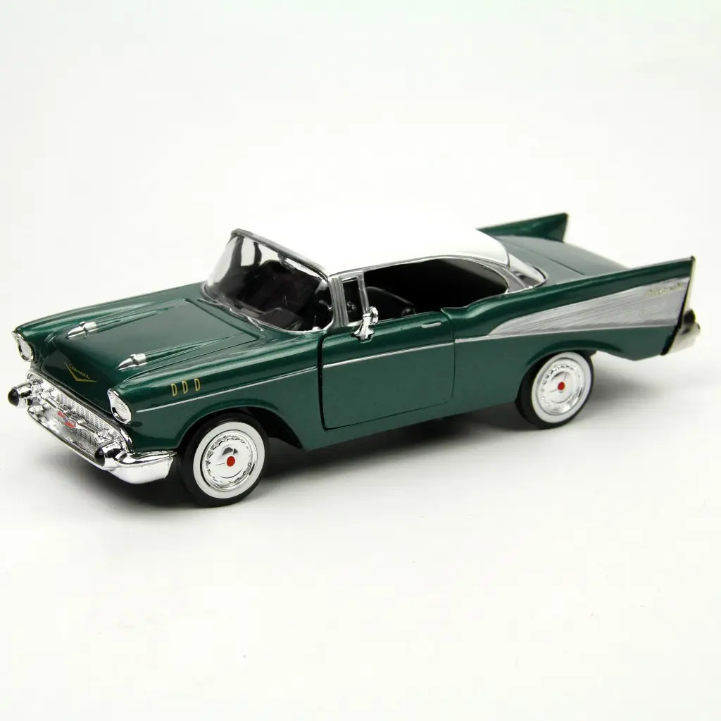 Motormax 1957 Chevrolet Chevy Bel Air 1:24 diecast model araba