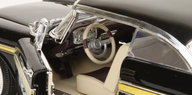 Motormax 1958 Plymouth Fury 1:18 ölçek diecast model araba - Görsel 3