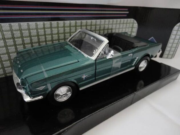 Motormax 1964 1/2 Ford Mustang 1:24 diecast model araba