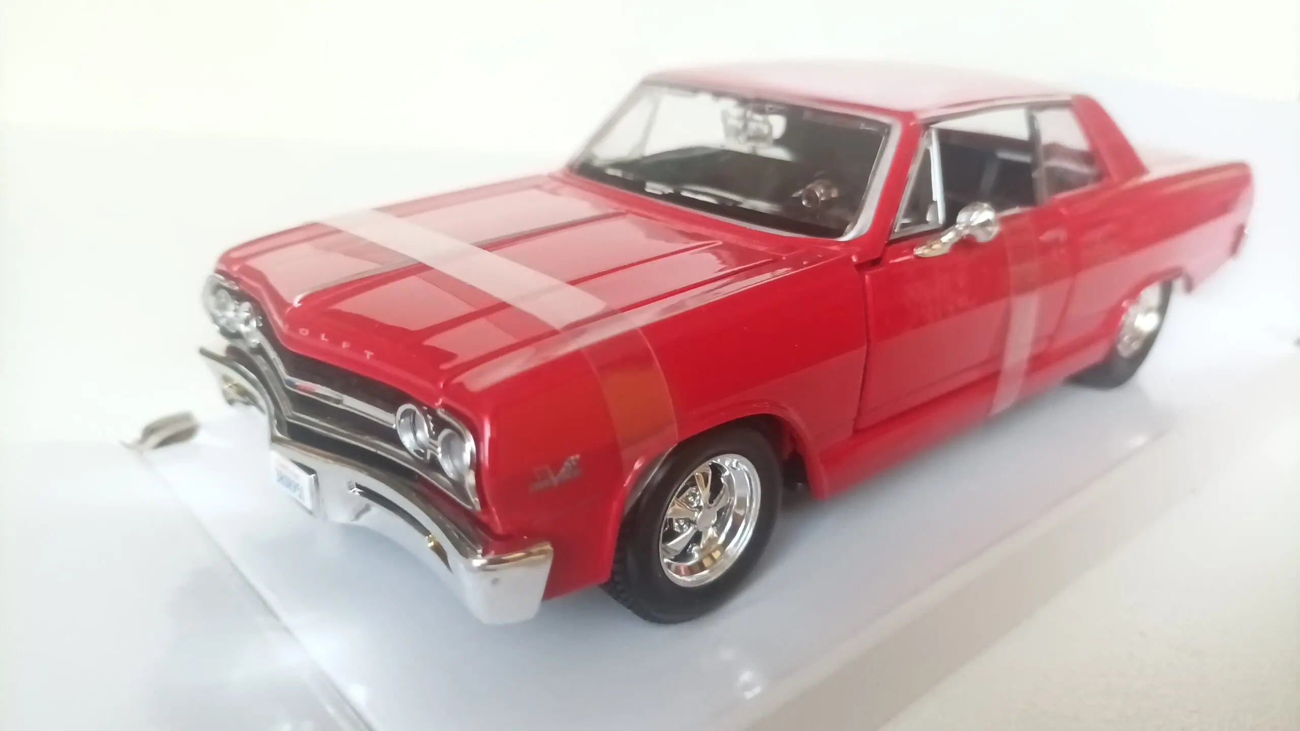 Maisto 1965 Chevrolet Malibu 1:24 ölçek diecast metal model araba ön görünüm