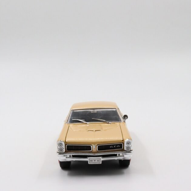 Welly 1965 Pontiac GTO 1:24 diecast model araba