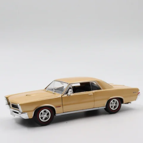 Welly 1965 Pontiac GTO 1:24 diecast model araba