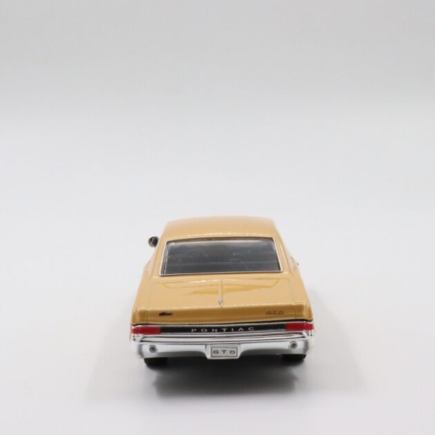 Welly 1965 Pontiac GTO 1:24 diecast model araba