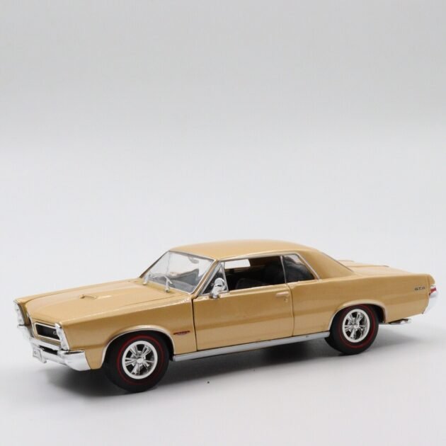Welly 1965 Pontiac GTO 1:24 diecast model araba