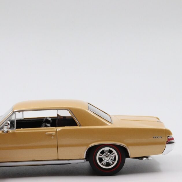 Welly 1965 Pontiac GTO 1:24 diecast model araba