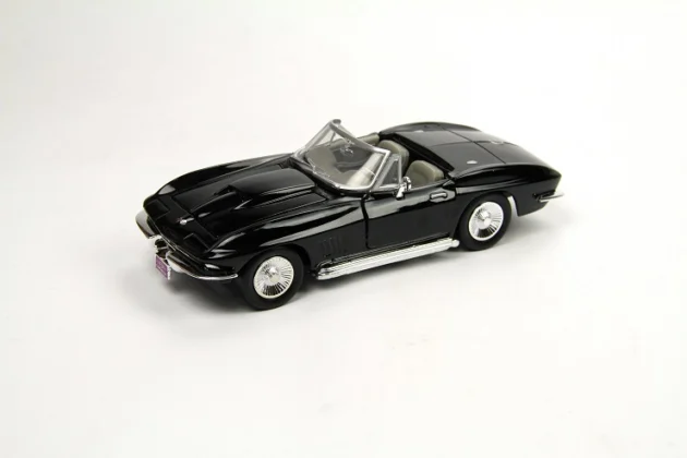 Motormax 1967 Corvette 1:24 diecast model araba