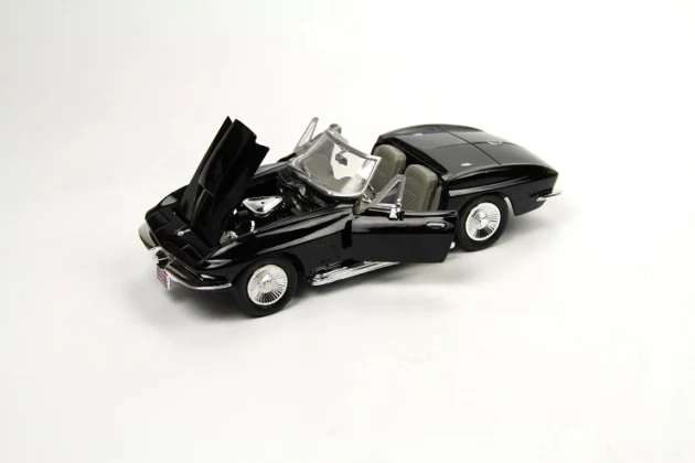 Motormax 1967 Corvette 1:24 diecast model araba