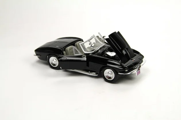 Motormax 1967 Corvette 1:24 diecast model araba