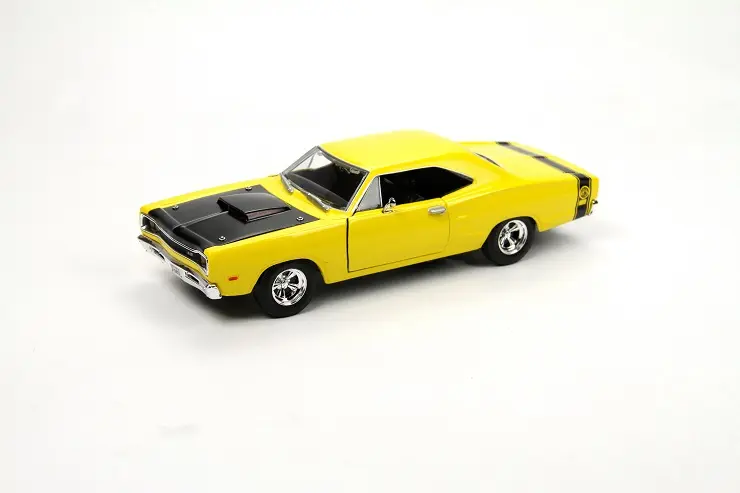 Motormax Dodge Coronet, 1969 Super Bee model araba, 1:24 diecast araba, klasik Amerikan kaslı araba, muscle car maket, Motormax model araç, koleksiyonluk Dodge modeli, lisanslı diecast araba, die cast model araba