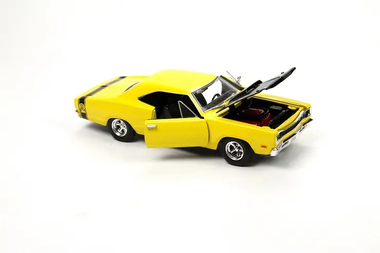 Motormax Dodge Coronet, 1969 Super Bee model araba, 1:24 diecast araba, klasik Amerikan kaslı araba, muscle car maket, Motormax model araç, koleksiyonluk Dodge modeli, lisanslı diecast araba, die cast model araba