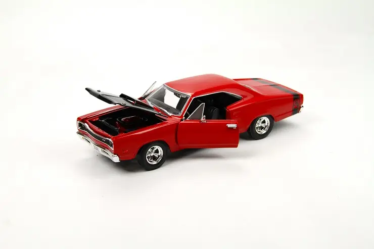 Motormax Dodge Coronet, 1969 Super Bee model araba, 1:24 diecast araba, klasik Amerikan kaslı araba, muscle car maket, Motormax model araç, koleksiyonluk Dodge modeli, lisanslı diecast araba, die cast model araba