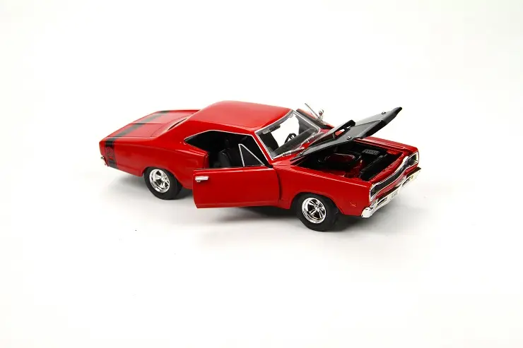 Motormax Dodge Coronet, 1969 Super Bee model araba, 1:24 diecast araba, klasik Amerikan kaslı araba, muscle car maket, Motormax model araç, koleksiyonluk Dodge modeli, lisanslı diecast araba, die cast model araba