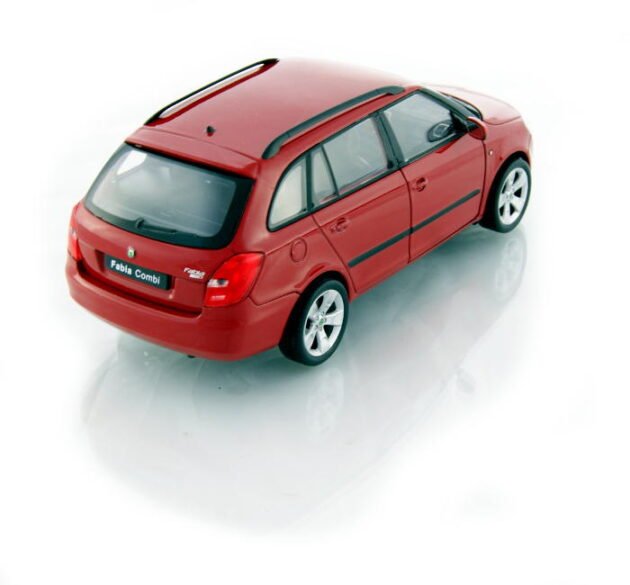 Skoda Fabia Combi 2 Welly 1:24 diecast model araba | Hayran Model