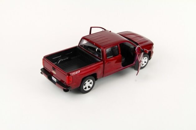 Motormax 2017 Chevy Silverado 1:24 diecast model