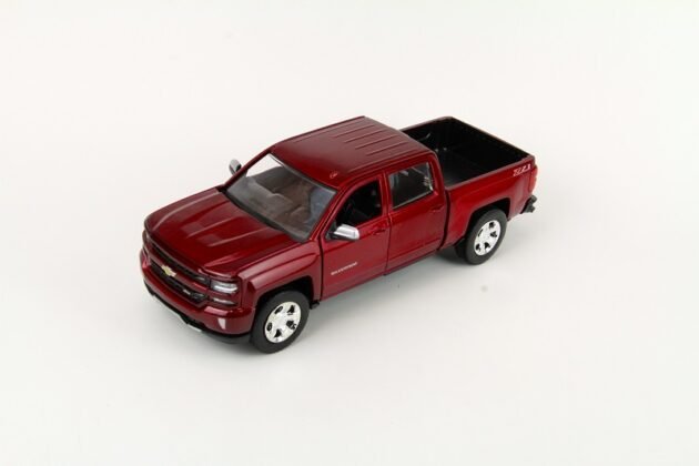 Motormax 2017 Chevy Silverado 1:24 diecast model