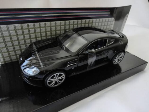 Motormax Aston Martin V12 Vantage 1:24 ölçek diecast model araba