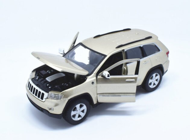 Maisto Jeep Grand Cherokee Laredo 1:24 ölçek diecast model araba