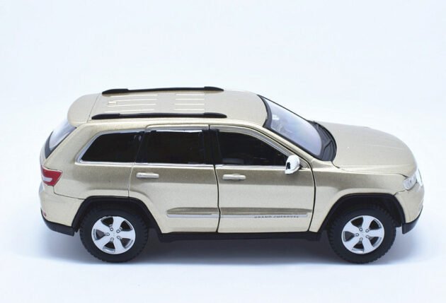 Maisto Jeep Grand Cherokee Laredo 1:24 ölçek diecast model araba
