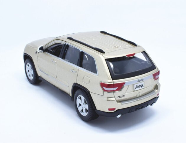Maisto Jeep Grand Cherokee Laredo 1:24 ölçek diecast model araba