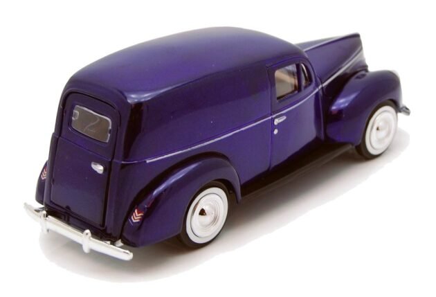 Motormax 1:24 1940 Ford Sedan Delivery Diecast Model Araba