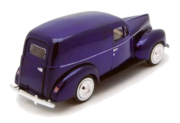 Motormax 1:24 1940 Ford Sedan Delivery Diecast Model Araba