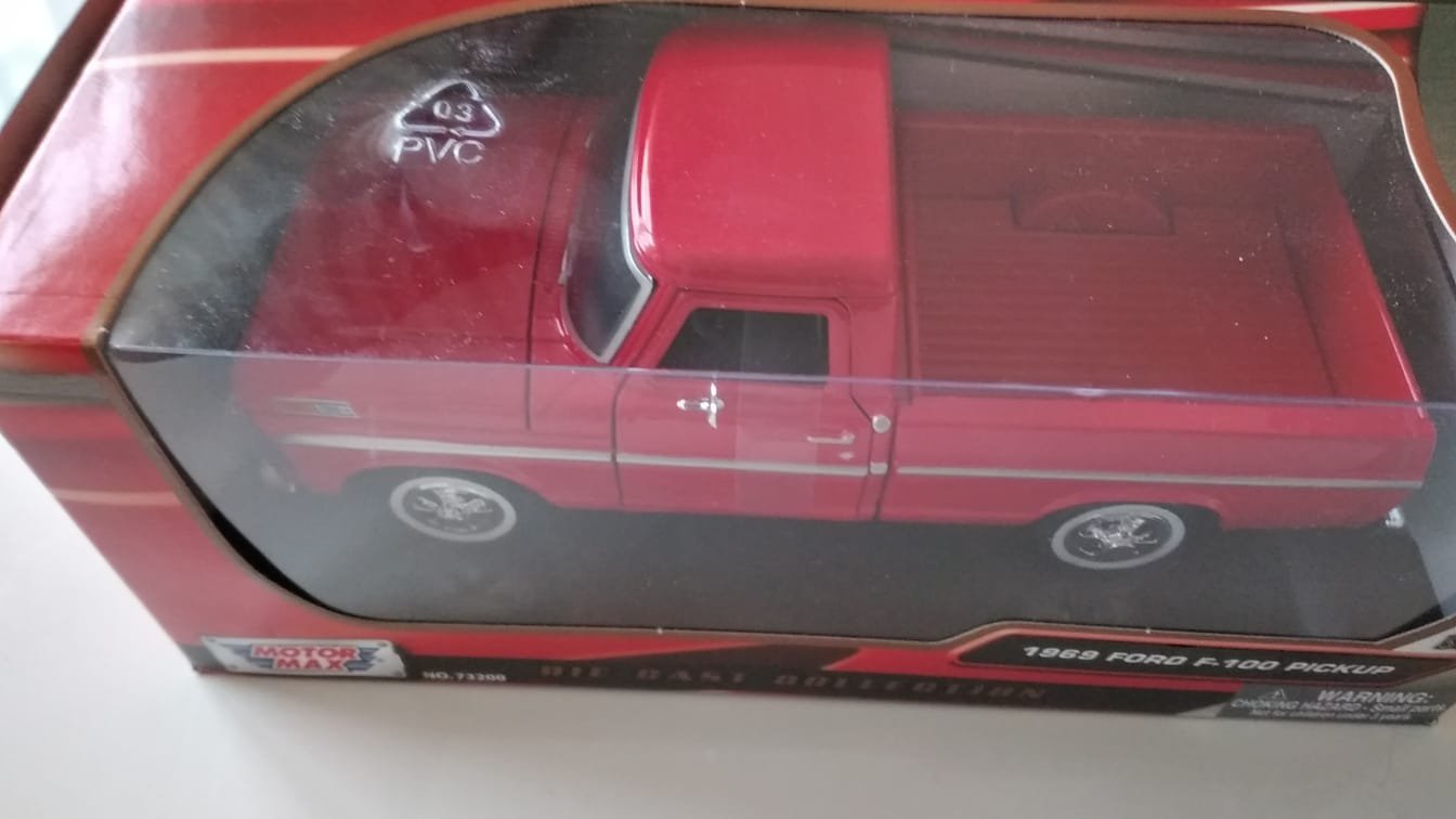 Motormax 1969 Ford F-100 Pickup 1:24 koleksiyonluk model araba