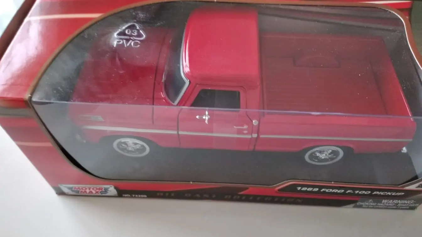 Motormax 1969 Ford F-100 Pickup 1:24 koleksiyonluk model araba