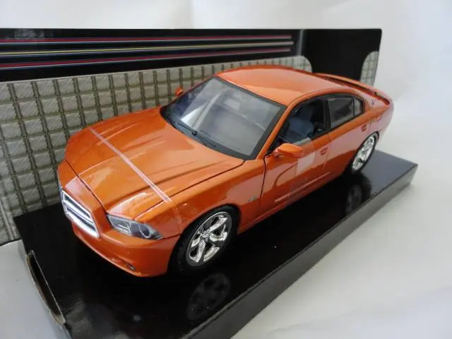 2011 Dodge Charger R/T Copper 1:24 ölçek diecast model araba
