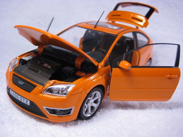 Ford Focus ST 1:24 ölçek Cararama diecast metal model araba