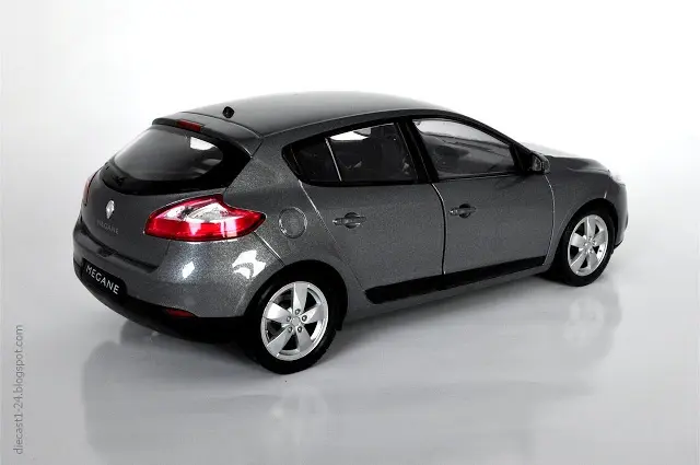 2009 Renault Megane 1:24 ölçek Welly diecast metal model araba