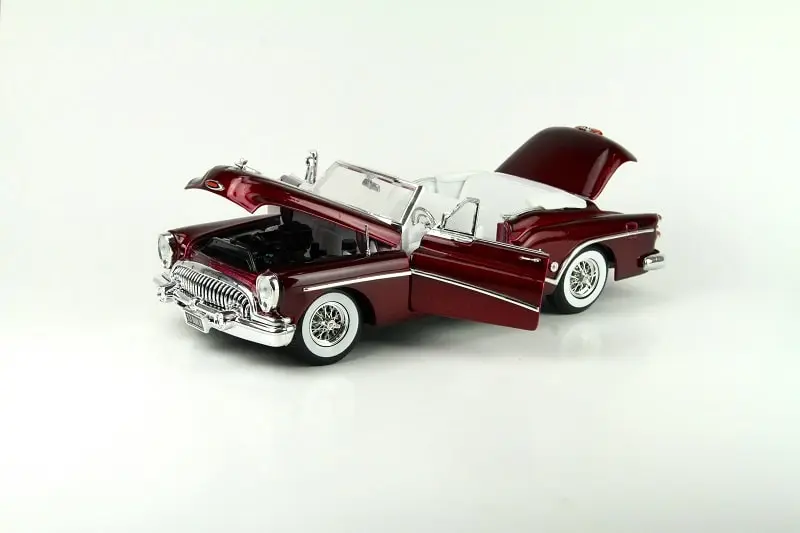 Motormax 1:18 1953 Buick Skylark Diecast Model Araba