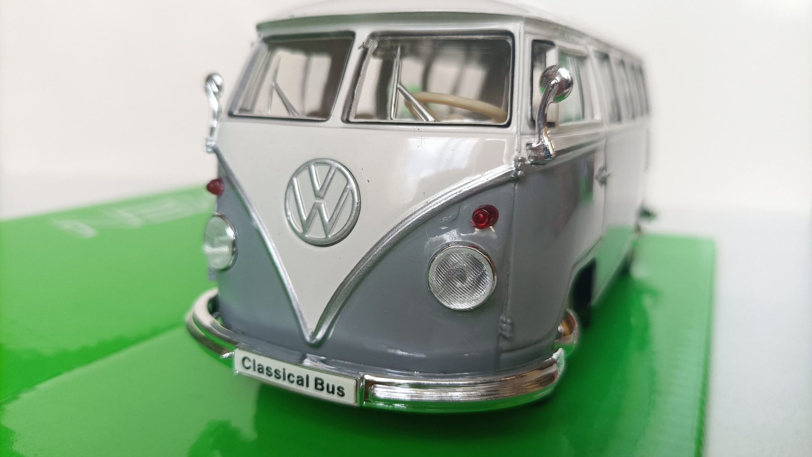 Welly 1963 Volkswagen T1 Bus 1:24 Nex Models diecast model araba