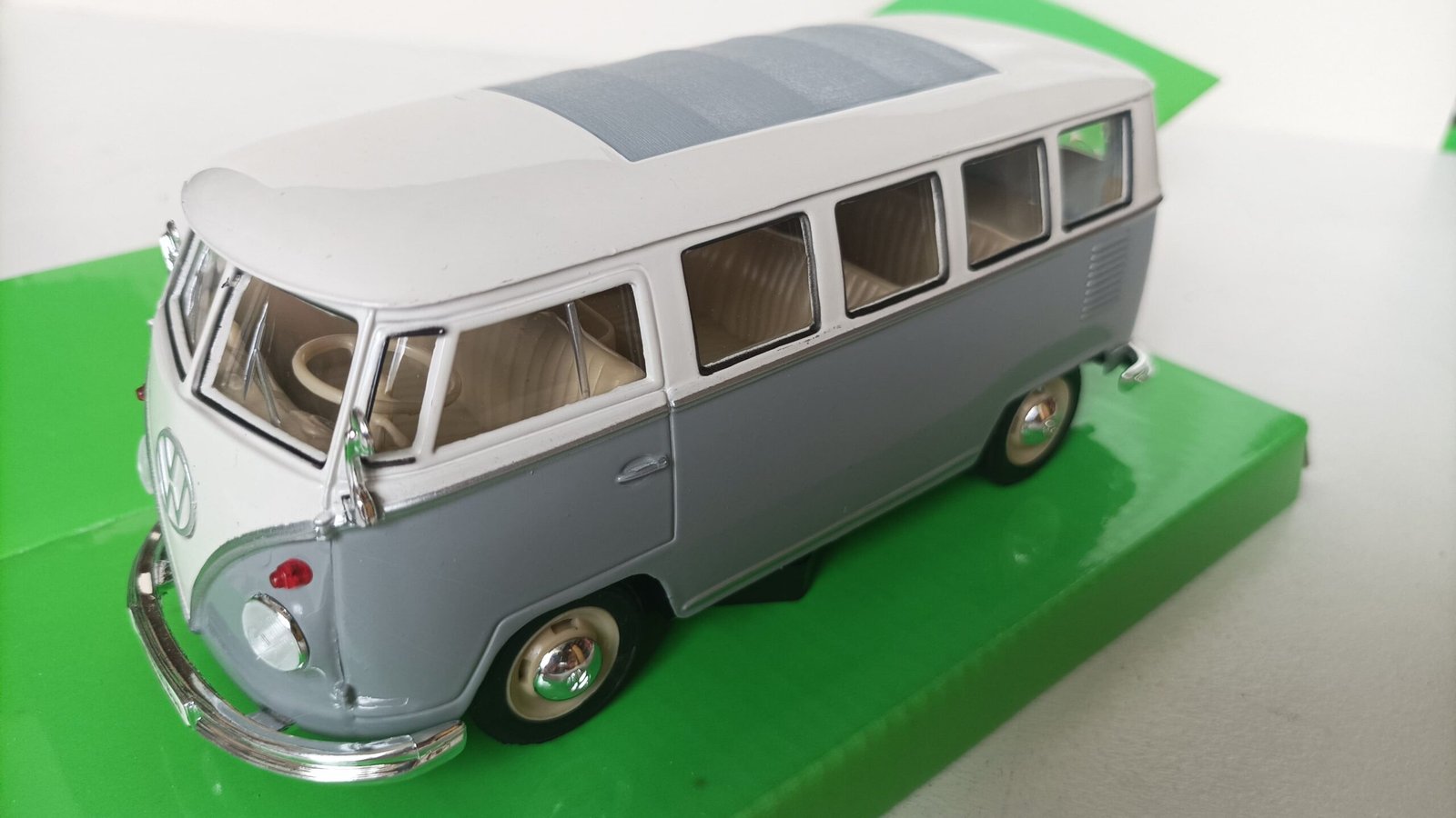 Welly 1963 Volkswagen T1 Bus 1:24 Nex Models diecast model araba