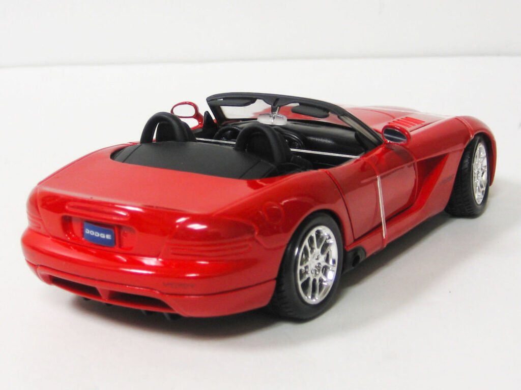 Maisto 1:18 2003 Dodge Viper SRT-10 diecast model araba
