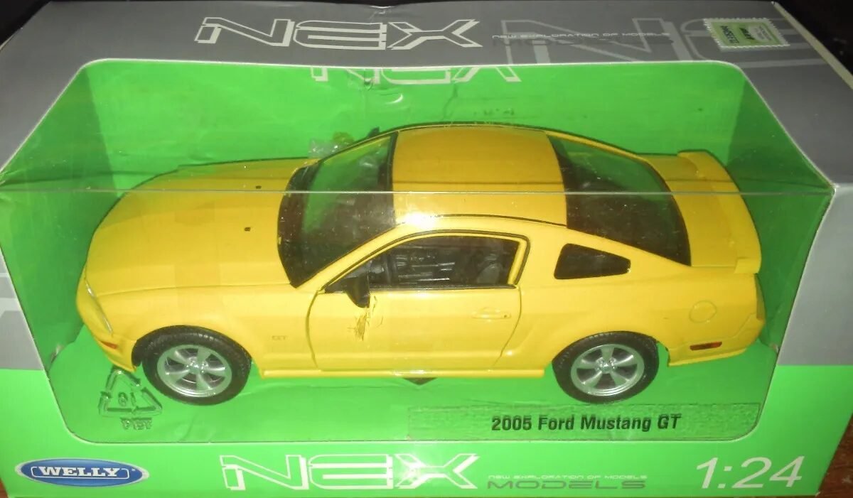 2005 Ford Mustang GT 1:24 Welly NEX Model diecast araba