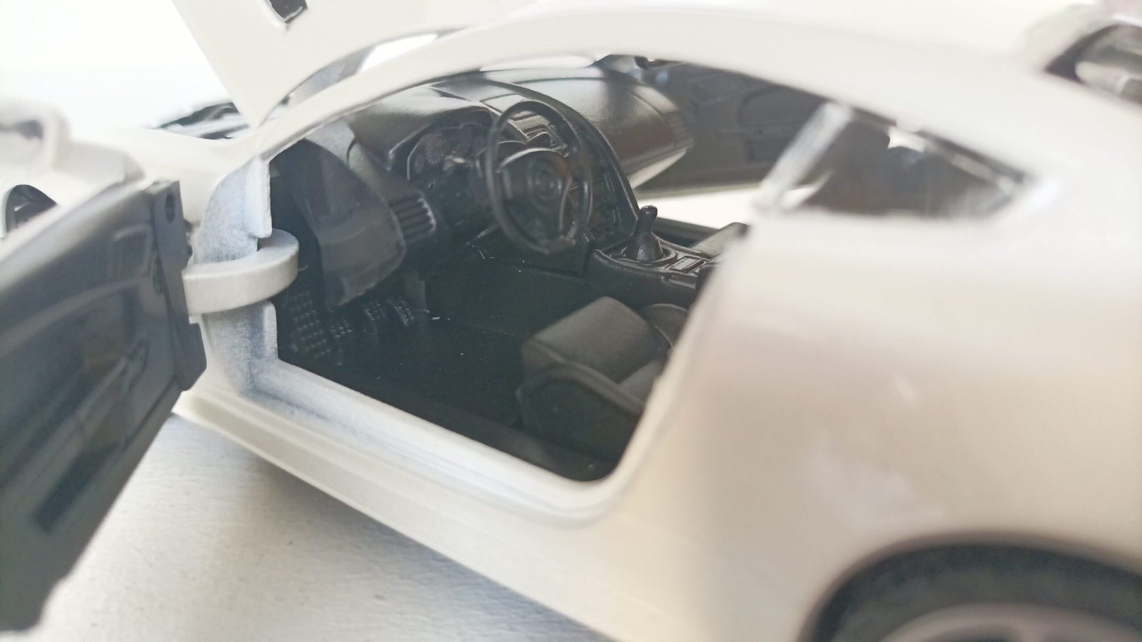Aston Martin v12 Vantage diecast model araba car motormax hobby toy scalecar gift collection decoration hayran models die cast siyah BEYAZ